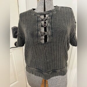 Women’s Gilded Intent Textured Short Sleeve Pullover Ladder Front Detail Large